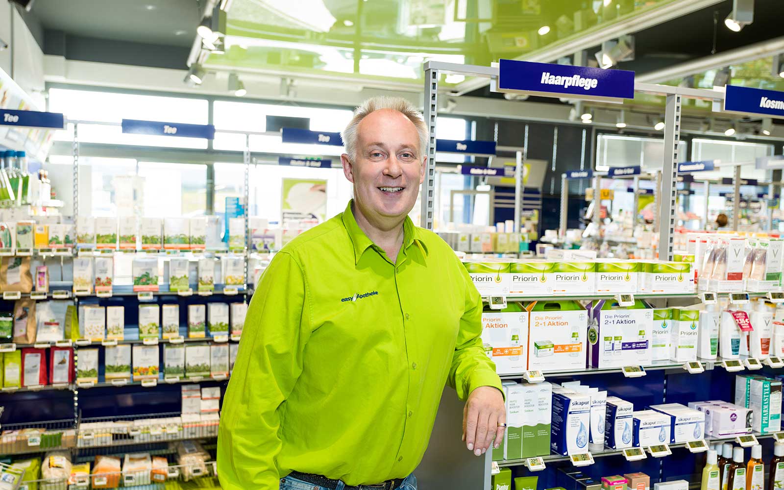 Lutz Steinfurth in seiner easyApotheke in Heinsberg