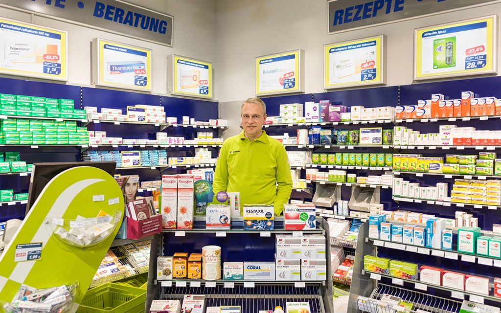 Apotheker Andreas Fritsch in seiner easyApotheke in Landshut