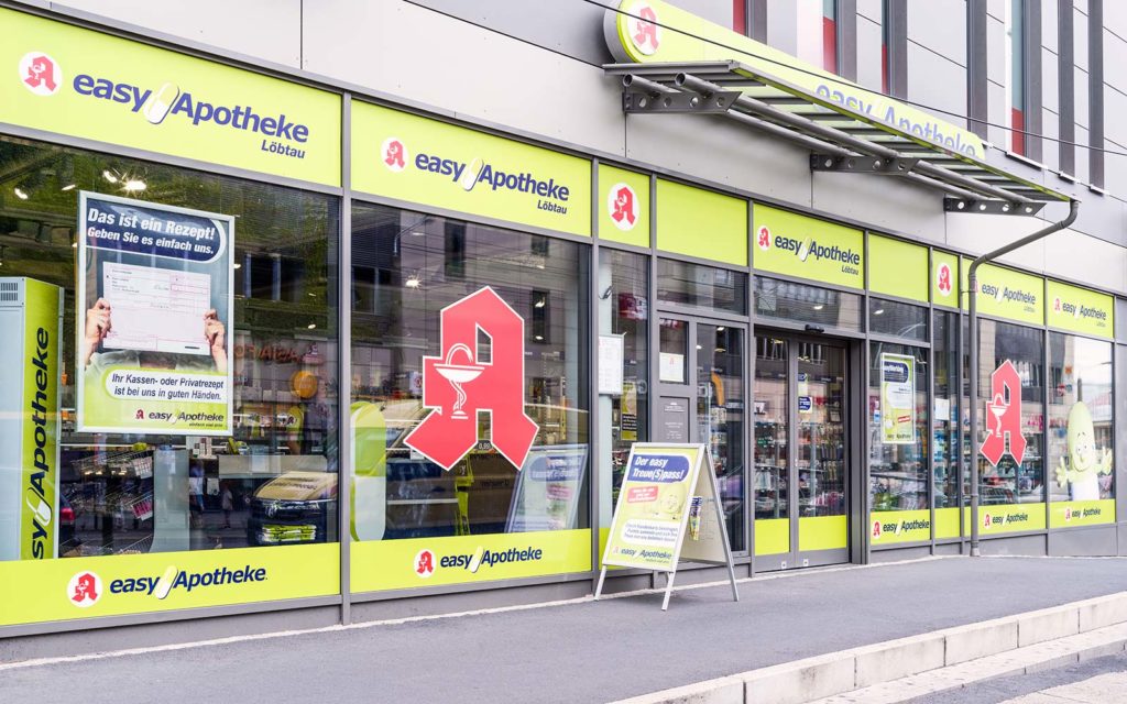 Außenansicht der easyApotheke Löbtau von Apothekerin Alexandra Gerhardt