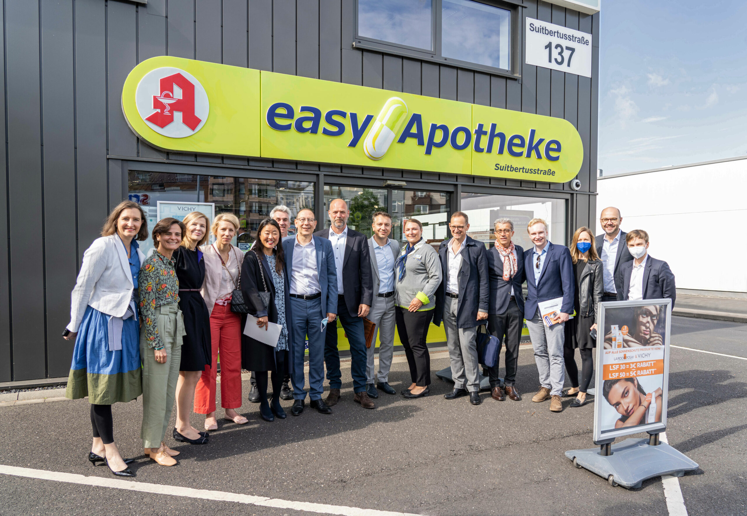 https://www.easyapotheke.ag/wp-content/uploads/2022/07/Suitbertusstrasse_PM_LOreal-300x207.jpg